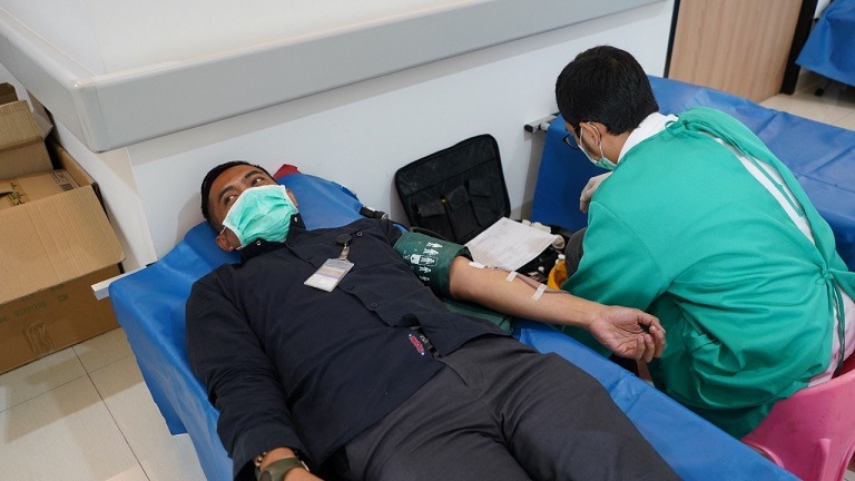 Kegiatan donor darah di RSIA Bina Medika Bintaro